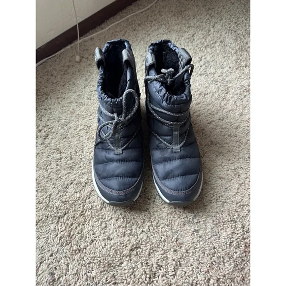 North Face Thermoball‎ Woman’s Snow Boots Grey Size 10