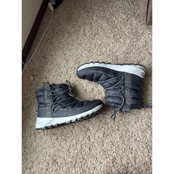 North Face Thermoball‎ Woman’s Snow Boots Grey Size 10
