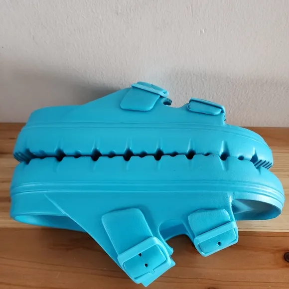 NWOB Top Moda Double Buckle Rubber Blue Slides Sandals Size 7