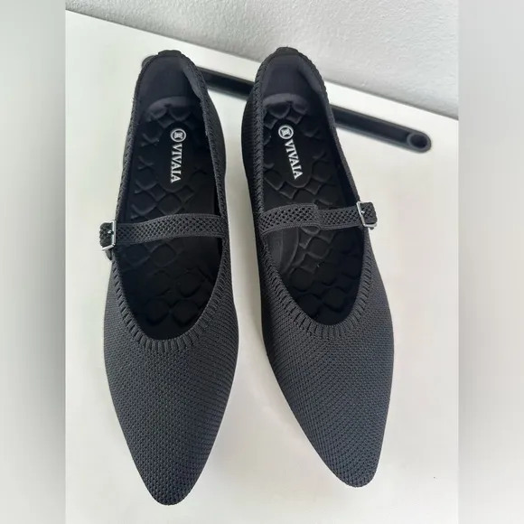 NWOB** Vivaia Lightweight Pointed-Toe Mary-Jane Flats Washable Black Size 40.5