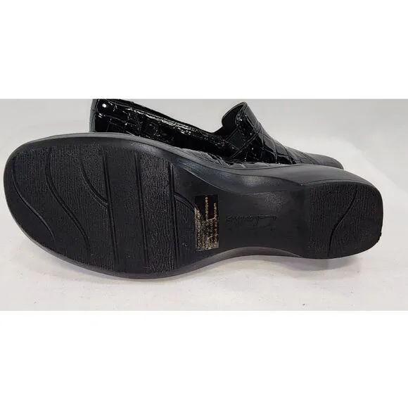 NWOT Clarks Bendables Black Slip On Shoes Size 6M