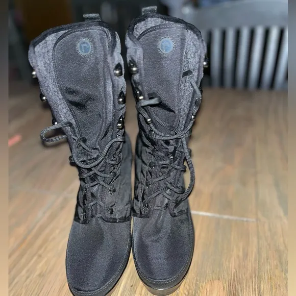 NWOT Rockport Boots Womens 10 Lorraine Winter BLACK Canvas Quilted WEDGE