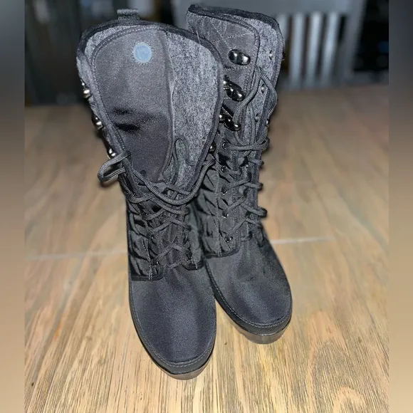 NWOT Rockport Boots Womens 10 Lorraine Winter BLACK Canvas Quilted WEDGE