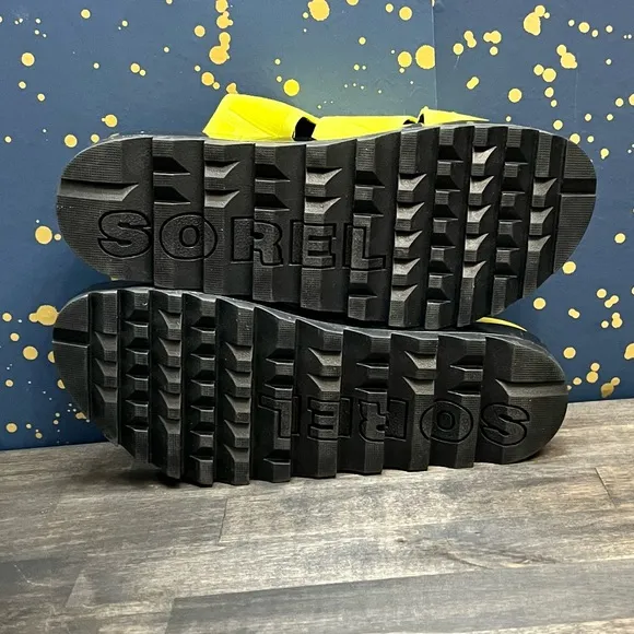 NWOT Sorel Roaming Sport Slides Neon Yellow Size 8.5