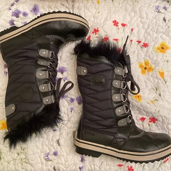 NWOT Sorel Tofino ll Boots Unisex Boy Girl SZ 3 Faux Fur Waterproof Cold Weather