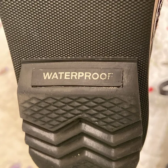 NWOT Sorel Tofino ll Boots Unisex Boy Girl SZ 3 Faux Fur Waterproof Cold Weather