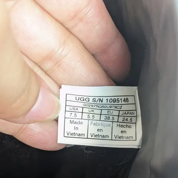 NWOT UGG Beck waterproof winter boots