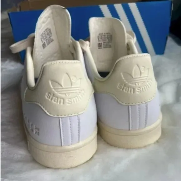 NWT ADIDAS STAN SMITH (CREAM WHITE/BLUE BIRD) Unisex Mens 8 and Women’s 9