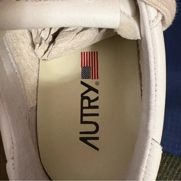 NWT Autry Medalist Low Sneakers Dallas TX White Leather Women’s fashion size 37