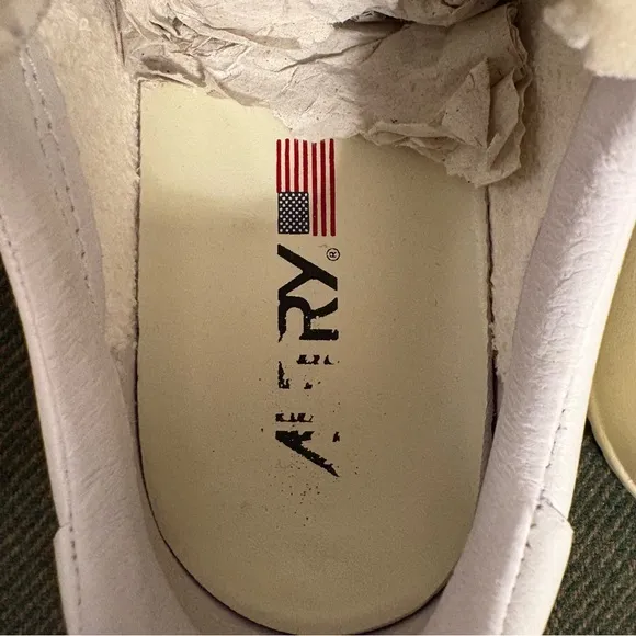 NWT Autry Medalist Low Sneakers Dallas TX White Leather Women’s fashion size 37