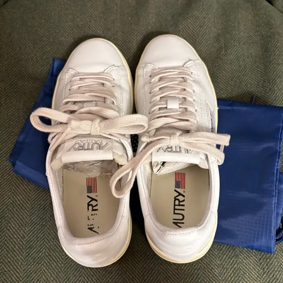 NWT Autry Medalist Low Sneakers Dallas TX White Leather Women’s fashion size 37