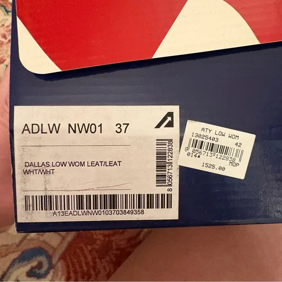 NWT Autry Medalist Low Sneakers Dallas TX White Leather Women’s fashion size 37