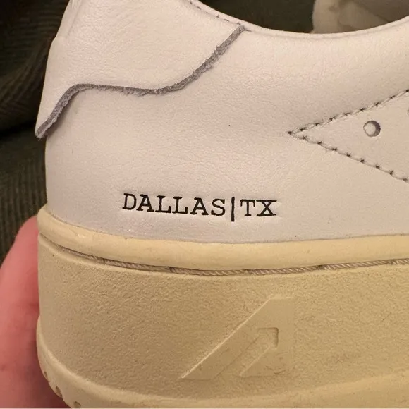 NWT Autry Medalist Low Sneakers Dallas TX White Leather Women’s fashion size 37