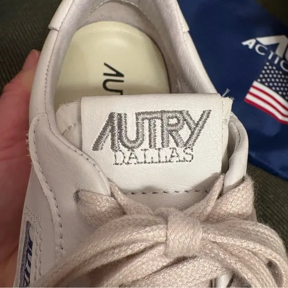 NWT Autry Medalist Low Sneakers Dallas TX White Leather Women’s fashion size 37