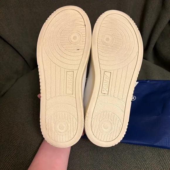 NWT Autry Medalist Low Sneakers Dallas TX White Leather Women’s fashion size 37