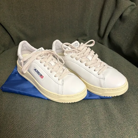NWT Autry Medalist Low Sneakers Dallas TX White Leather Women’s fashion size 37