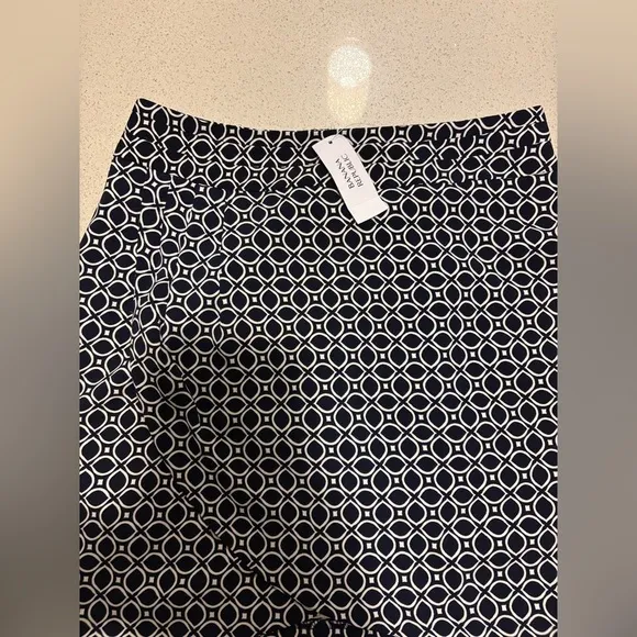 NWT BANANA REPUBLIC Women’s Black White Print Simple Chic Mini Pencil Skirt XS 0