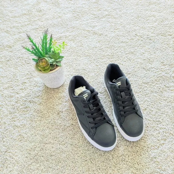 NWT Black Fila Athletic Fashion Sneakers size 8