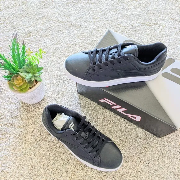 NWT Black Fila Athletic Fashion Sneakers size 8