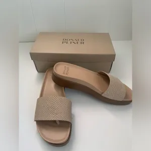 NWT DONALD PLINER FIFI SLIDES SIZE 10 TAN