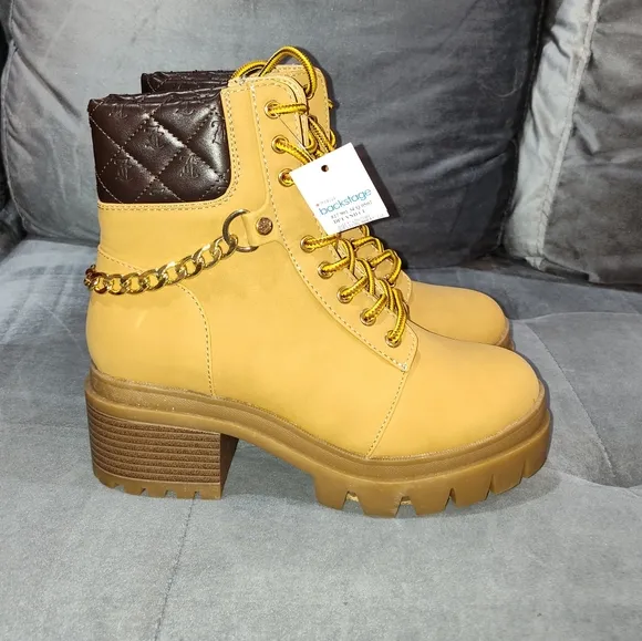 NWT Juicy Couture Women's Question Quilted Chain Boots Size 8