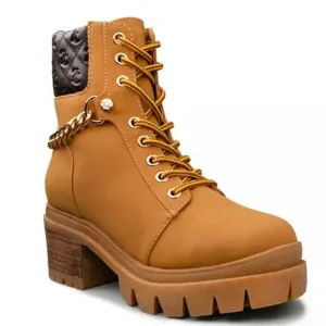 NWT Juicy Couture Women's Question Quilted Chain Boots Size 8