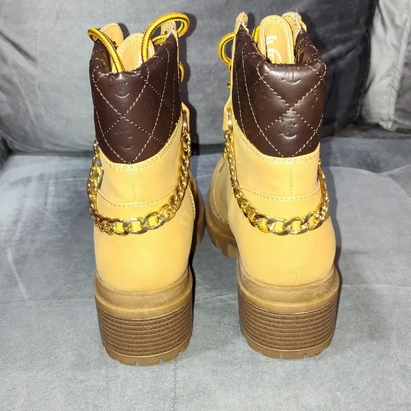 NWT Juicy Couture Women's Question Quilted Chain Boots Size 8