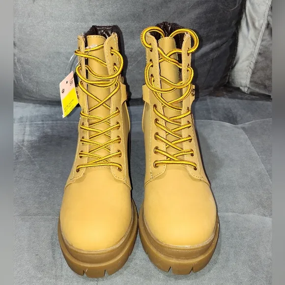 NWT Juicy Couture Women's Question Quilted Chain Boots Size 8