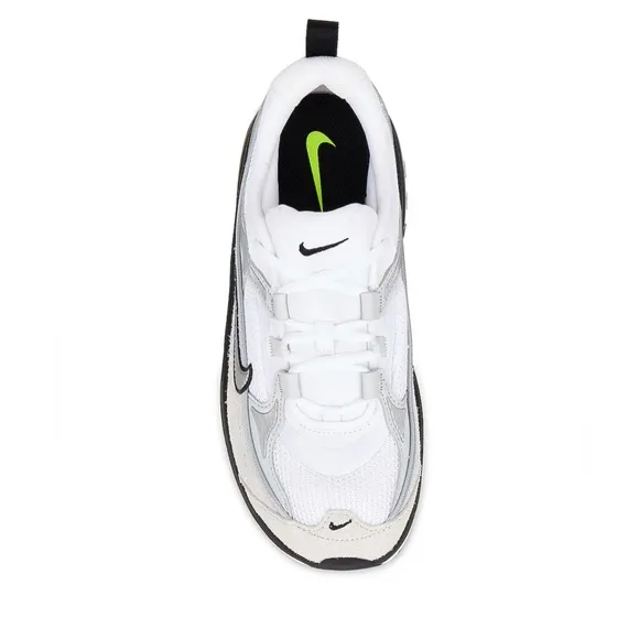NWT Nike Air Max Bliss sneakers in white and silver