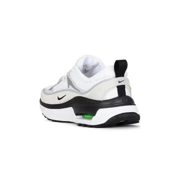 NWT Nike Air Max Bliss sneakers in white and silver
