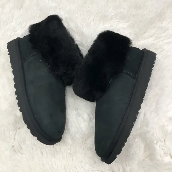NWT UGG Fluff Mini Quilted Black Short Boots Size: 6