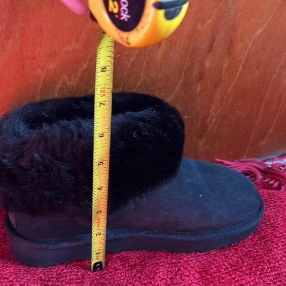 NWT UGG Fluff Mini Quilted Black Short Boots Size: 6