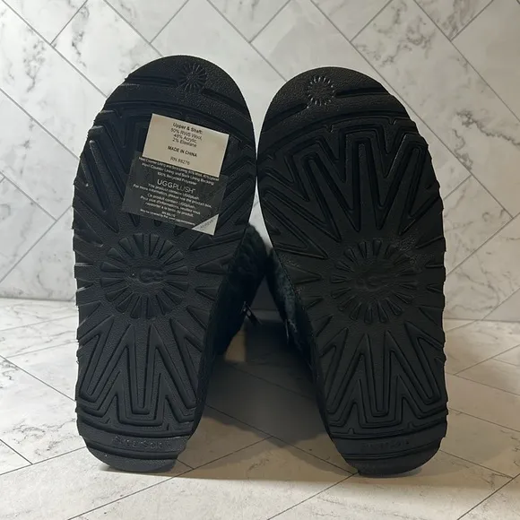 NWT Ugg Womens Classic Cardi Cabled Knit Black Boots Size 5M
