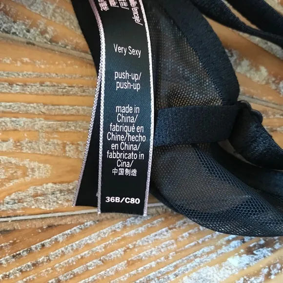 NWT Victoria’s Secret Very Sexy High Neck Bra 36B