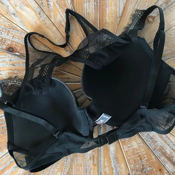 NWT Victoria’s Secret Very Sexy High Neck Bra 36B