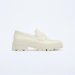 NWT. Zara Off White Faux Leather Low Heel Lug Sole Platform Loafers. Size 9.