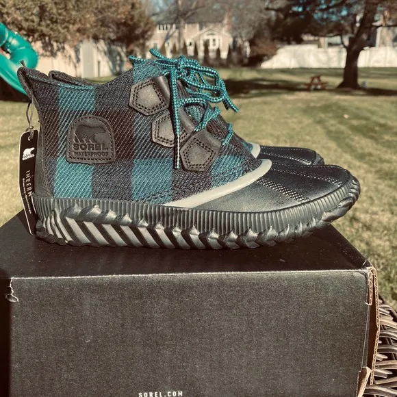NWT/NIB Sorel Out and About Plus Black/Blue Plaid Waterproof Ankle Boots (7.5)