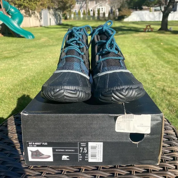 NWT/NIB Sorel Out and About Plus Black/Blue Plaid Waterproof Ankle Boots (7.5)