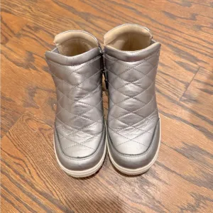 OLD SOLES Gently Used Sz 30 Silver/Pewter Quilted Leather Zipper Sneakers