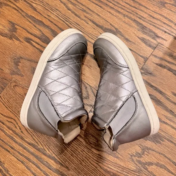 OLD SOLES Gently Used Sz 30 Silver/Pewter Quilted Leather Zipper Sneakers
