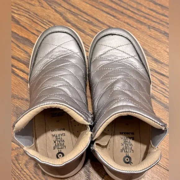 OLD SOLES Gently Used Sz 30 Silver/Pewter Quilted Leather Zipper Sneakers
