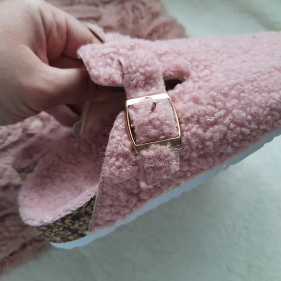 Olivia Miller Faux Fur Sherpa Buckle Strap Slip On Cork Flats Blush 2 NEW