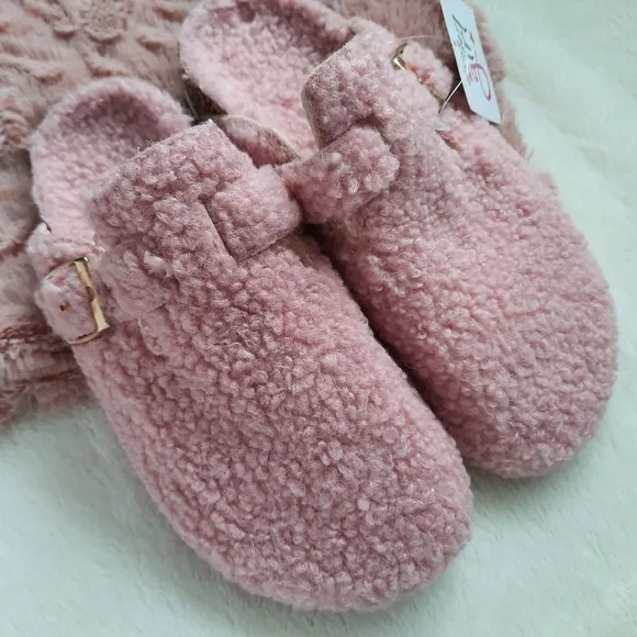 Olivia Miller Faux Fur Sherpa Buckle Strap Slip On Cork Flats Blush 2 NEW