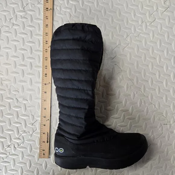Oofos Oomg Quilted Boots Womens 9 40 Black Recovery Travel Packable Gym Comfort