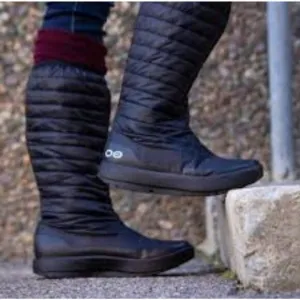 Oofos Oomg Quilted Boots Womens 9 40 Black Recovery Travel Packable Gym Comfort