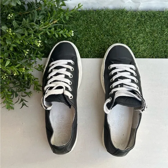 Paul Green Tamara CupsoleSneaker (Women) black/white Uk 5 US 7.5 gently used