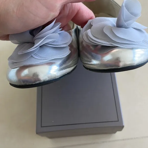 Pazitos Big Girls Silver Silk Flower Slip On Dress Flats-Size 36 (US Size 4)