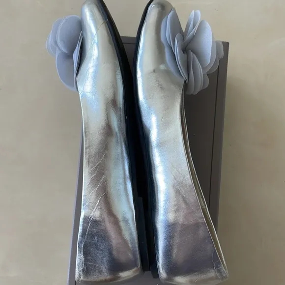 Pazitos Big Girls Silver Silk Flower Slip On Dress Flats-Size 36 (US Size 4)