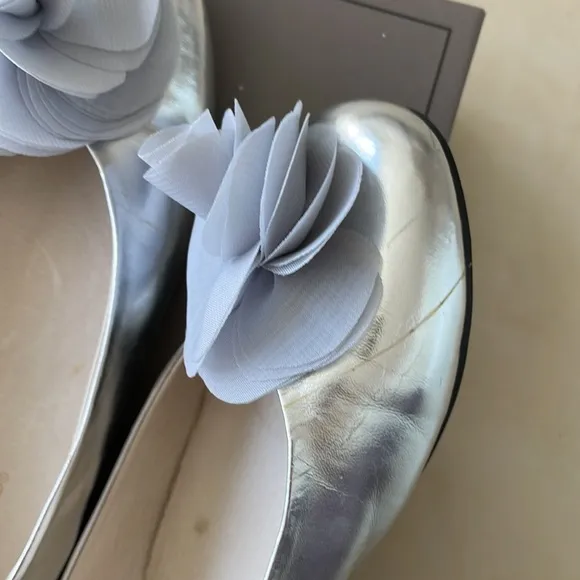 Pazitos Big Girls Silver Silk Flower Slip On Dress Flats-Size 36 (US Size 4)