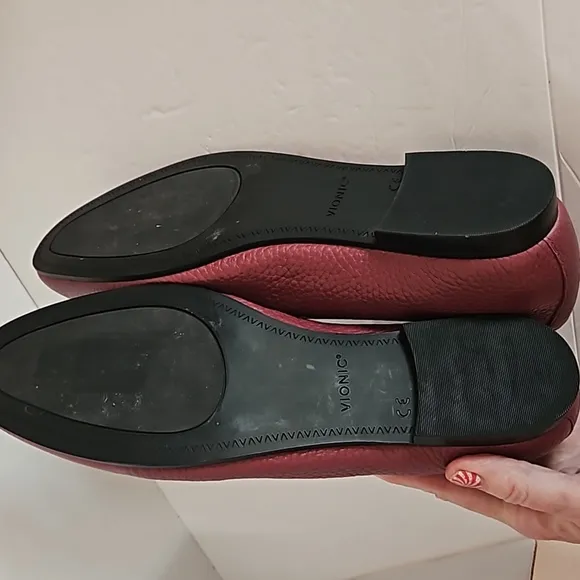 Pebbeled leather Vionic Loafers slip on shoes  NWOT htf 11